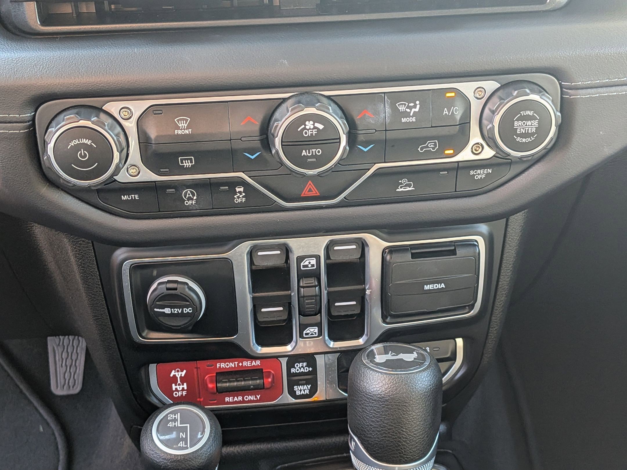 Used 2025 Jeep Wrangler Unlimited Rubicon image 22