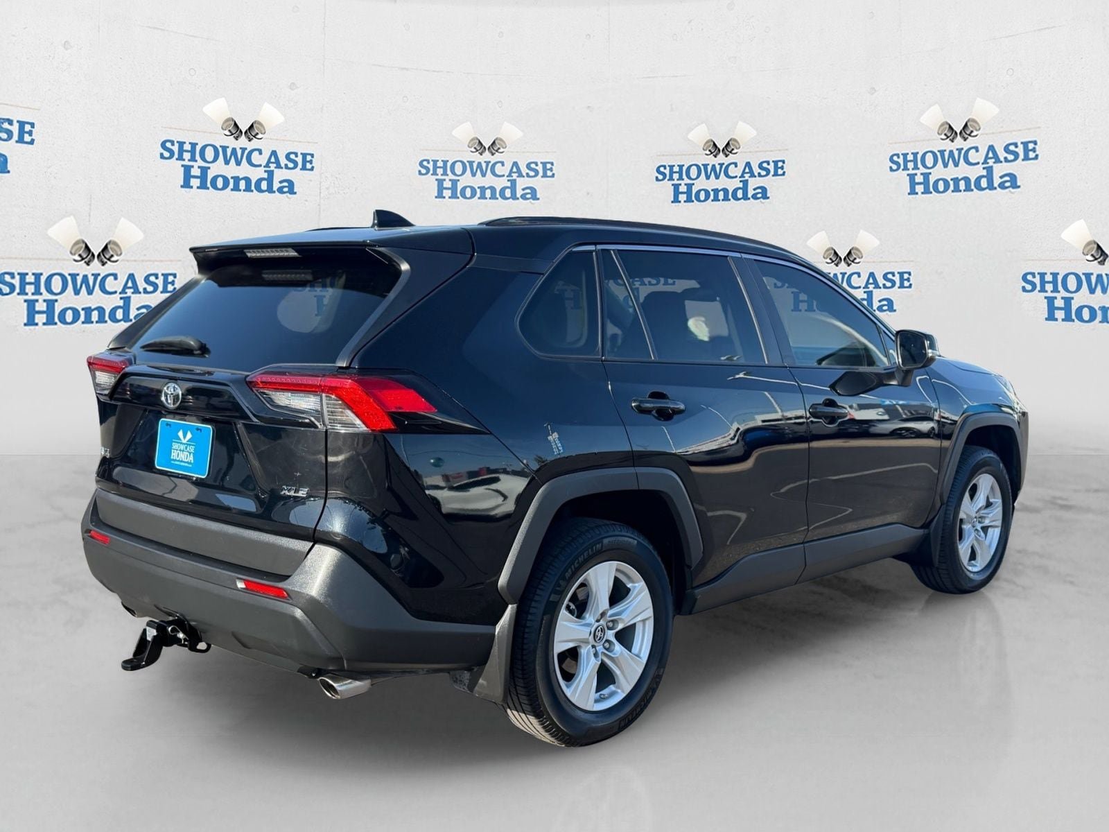Used 2019 Toyota RAV4 XLE w/ Carpet Mat Package FWD image 8
