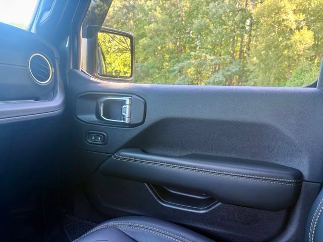 Used 2025 Jeep Wrangler Unlimited Sahara AWD/4WD image 24