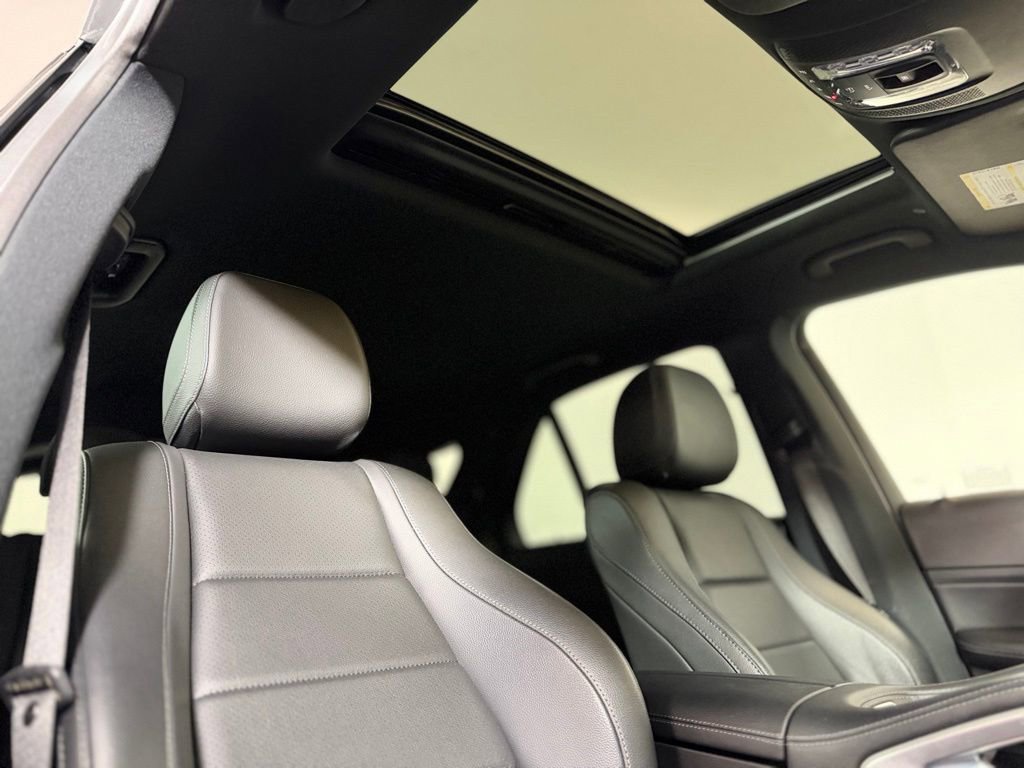 Used 2022 Mercedes-Benz GLE 350 4MATIC w/ Premium Package image 12