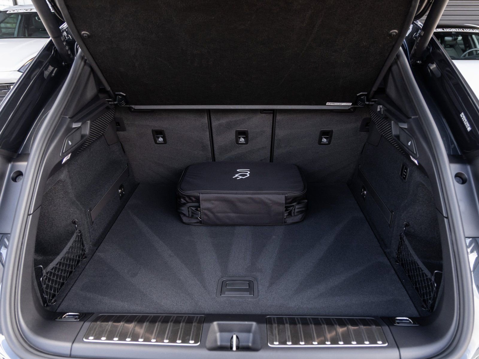 New 2025 Porsche Macan 4S Electric image 39