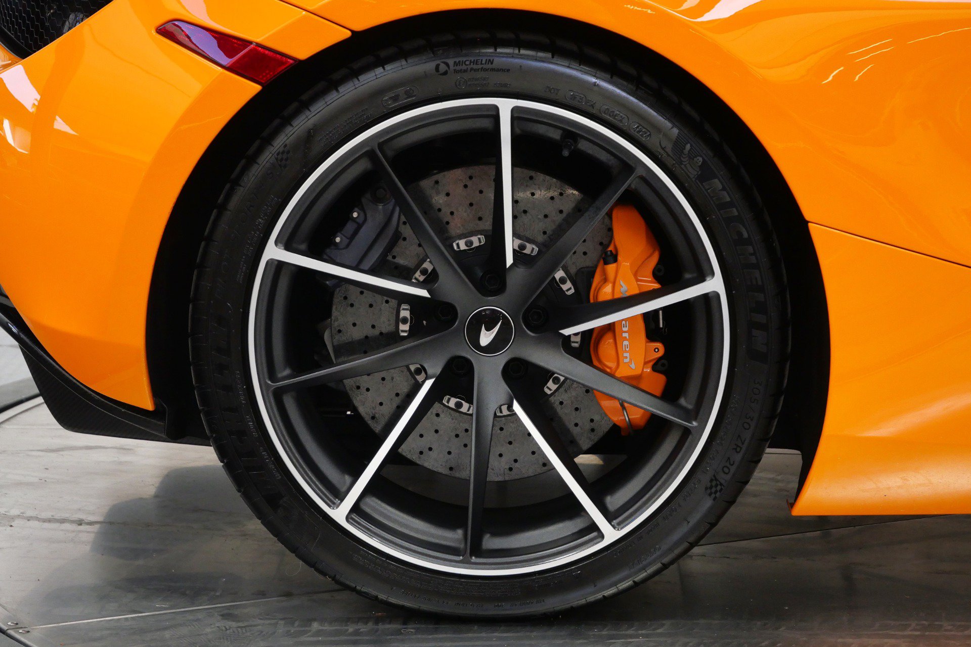 Used 2022 McLaren 720S RWD image 38