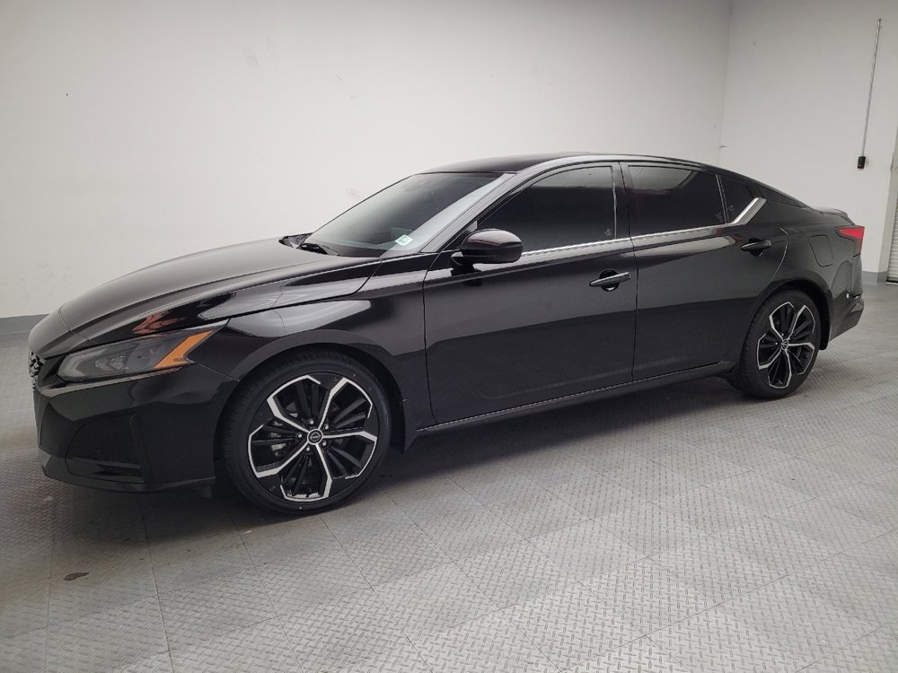 Used 2023 Nissan Altima 2.5 SR w/ SR Premium Package image 2