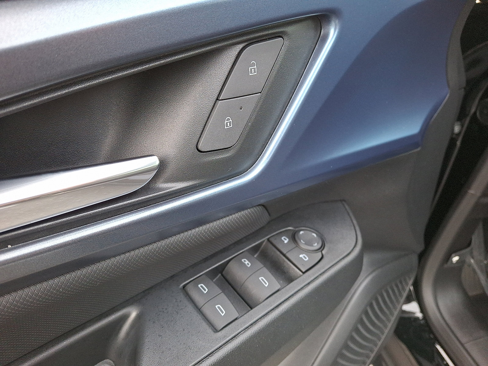 Used 2025 Chevrolet Equinox EV LT w/ Convenience Package image 14