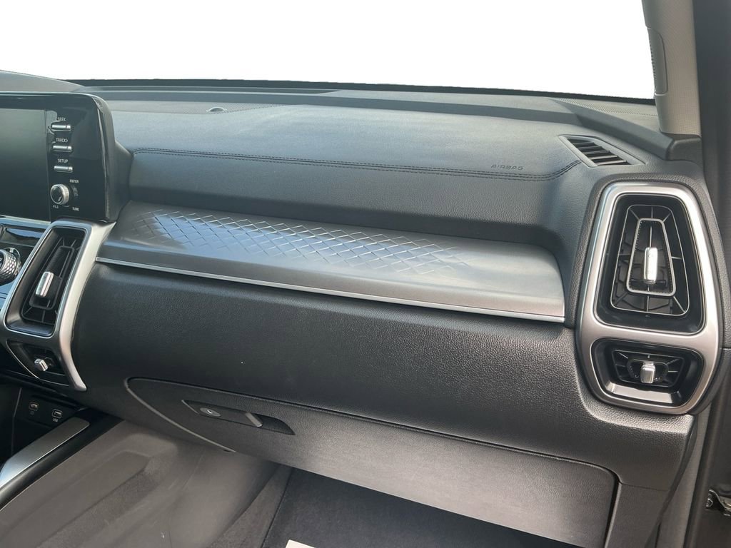Used 2023 Kia Sorento LX image 18
