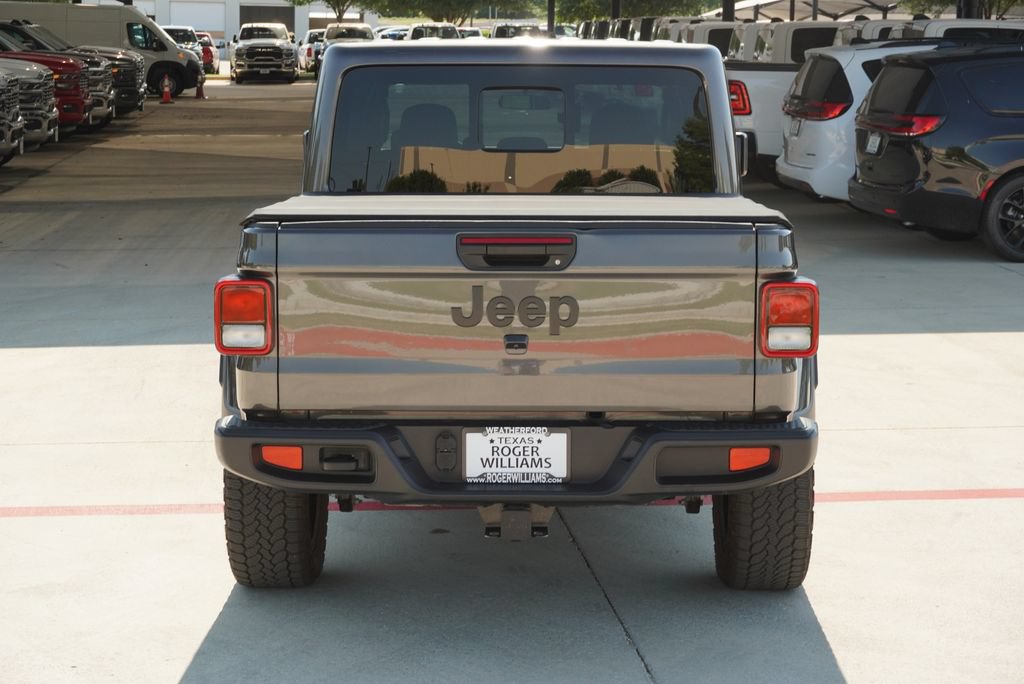 Used 2025 Jeep Gladiator Sport AWD/4WD image 4