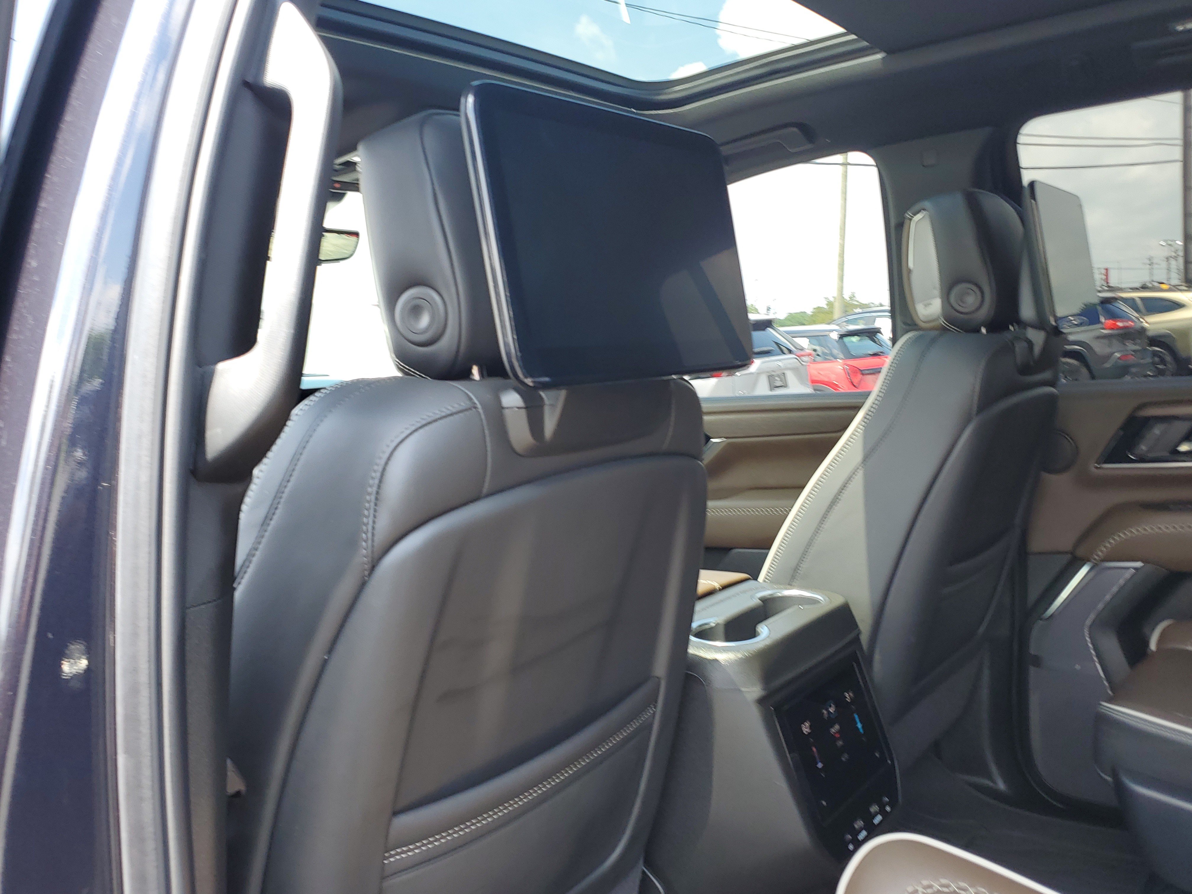 Used 2025 GMC Yukon XL Denali Ultimate AWD/4WD image 14