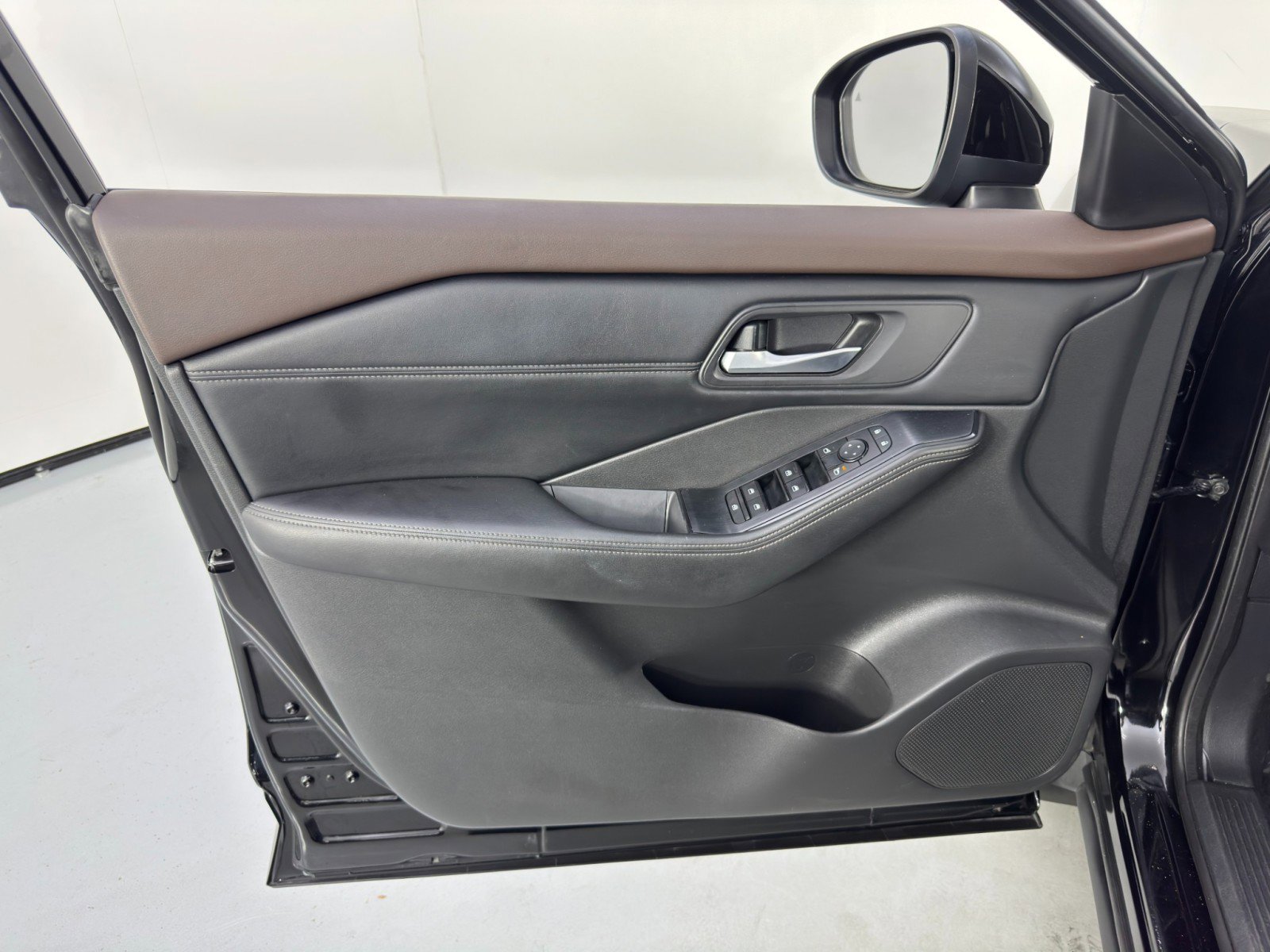 Used 2022 Nissan Rogue SV w/ SV Premium Package FWD image 19