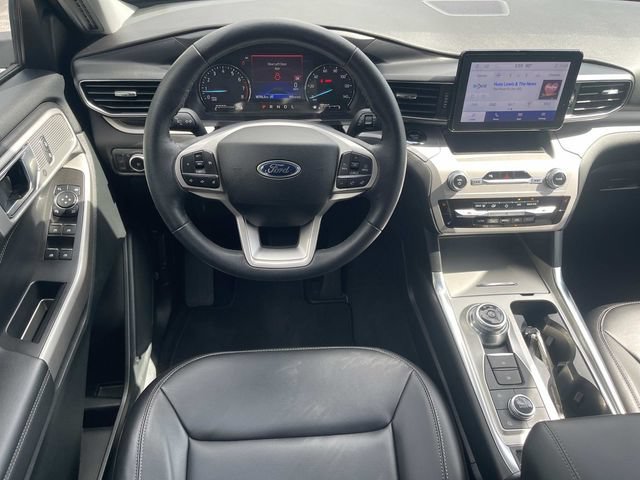 Used 2024 Ford Explorer XLT w/ Equipment Group 202A AWD/4WD image 17