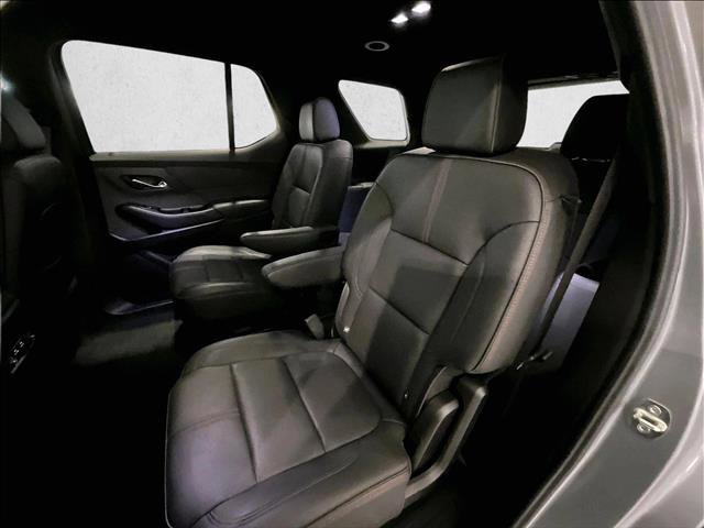 Used 2023 Chevrolet Traverse RS FWD image 28