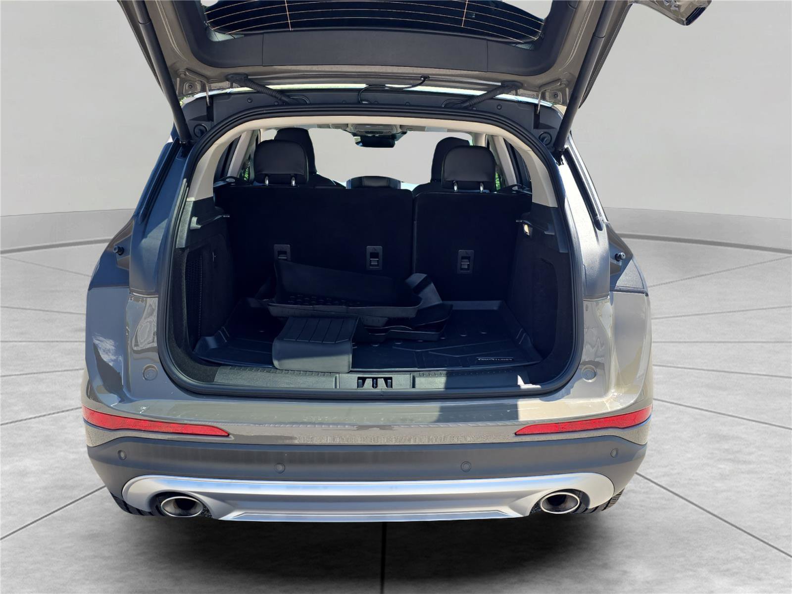Used 2025 Lincoln Corsair AWD image 13