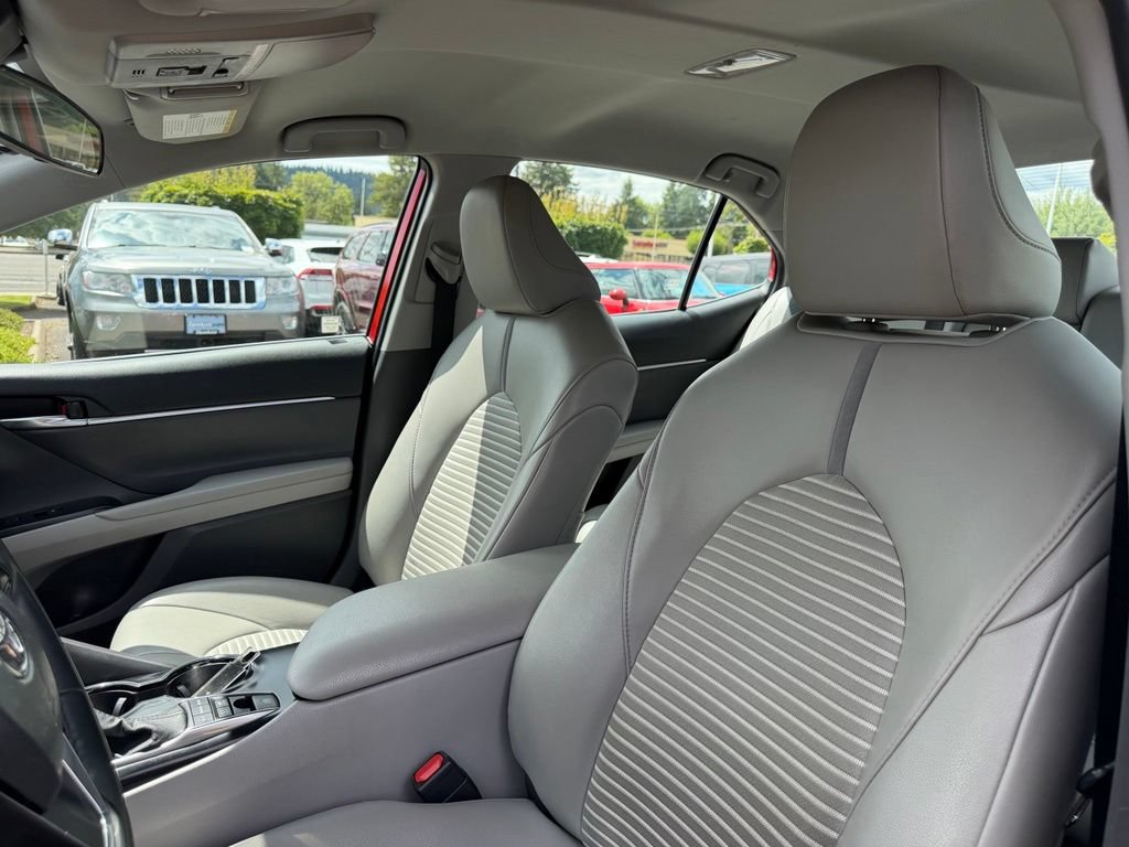 Used 2020 Toyota Camry SE FWD image 14