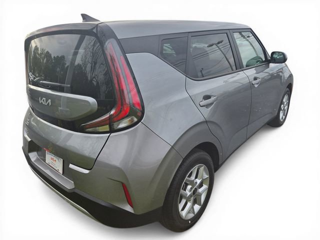 Used 2025 Kia Soul LX FWD image 13