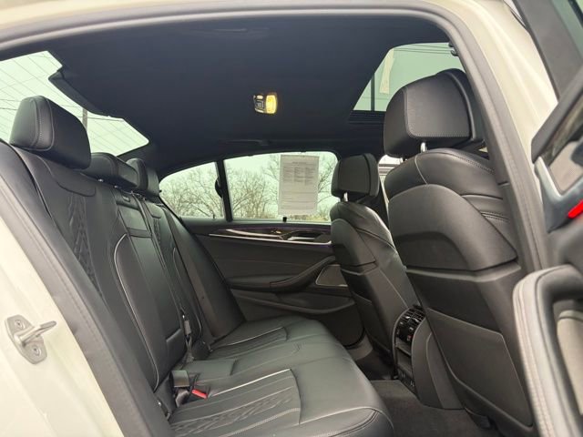 Used 2022 BMW M550i xDrive w/ Executive Package image 32