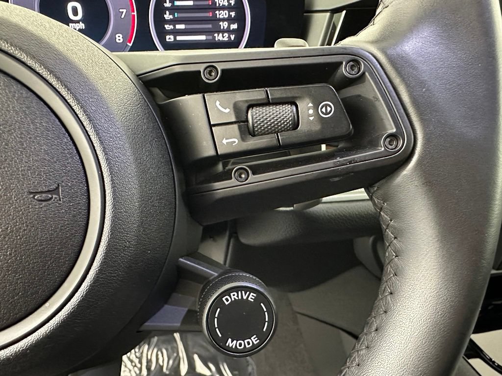 Certified 2025 Porsche Cayenne AWD/4WD image 25