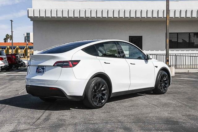 Used 2021 Tesla Model Y Long Range image 8