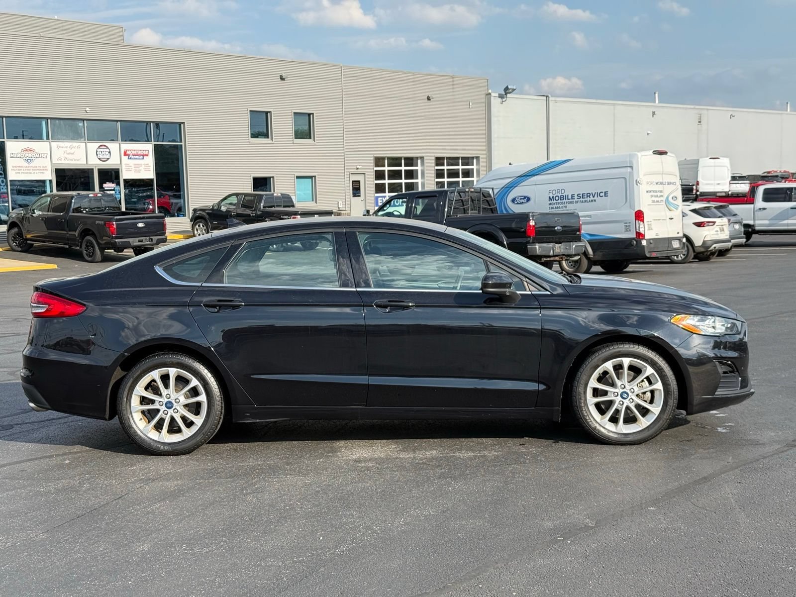 Used 2020 Ford Fusion SE FWD image 3