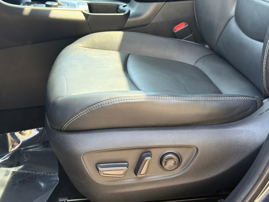 Used 2021 Toyota RAV4 XLE Premium image 18