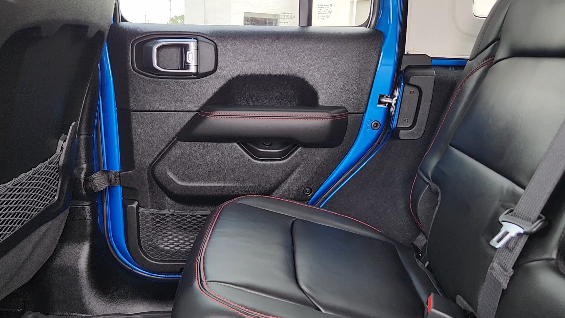 Used 2025 Jeep Wrangler Unlimited Rubicon w/ Convenience Group AWD/4WD image 16