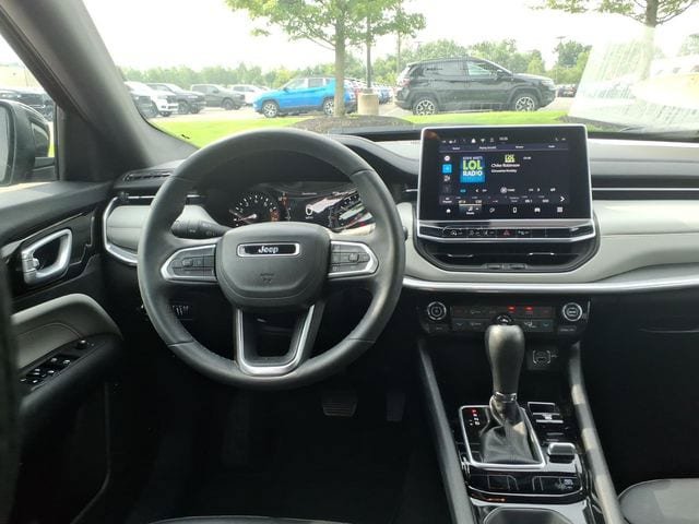 Used 2024 Jeep Compass Limited AWD/4WD image 10