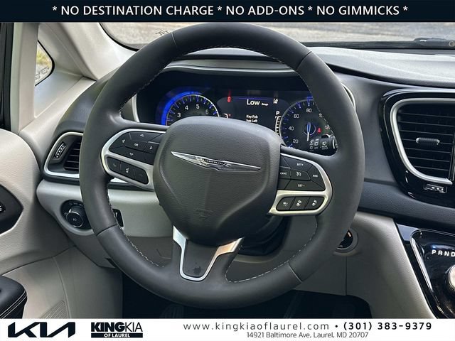 Used 2023 Chrysler Pacifica Touring-L FWD image 8