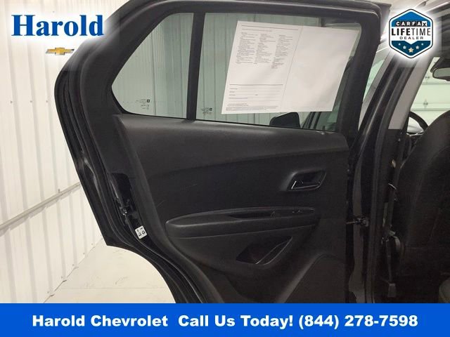 Used 2018 Chevrolet Trax LT w/ LT Convenience Package image 12