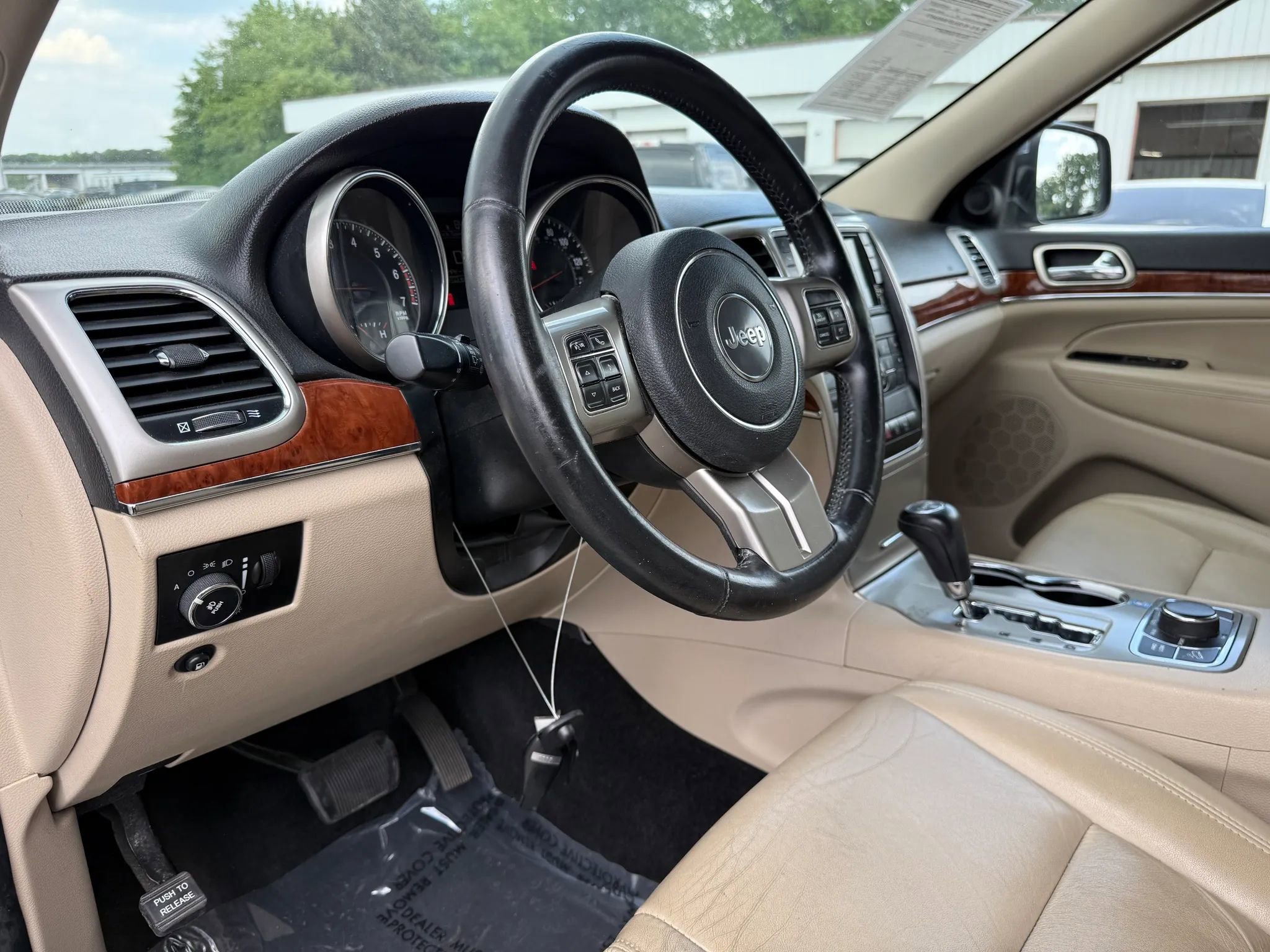 Used 2012 Jeep Grand Cherokee Limited AWD/4WD image 17