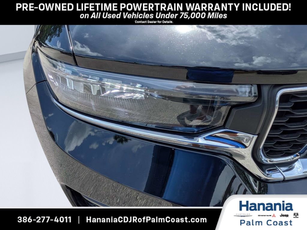 Used 2023 Jeep Grand Cherokee Laredo AWD/4WD image 9