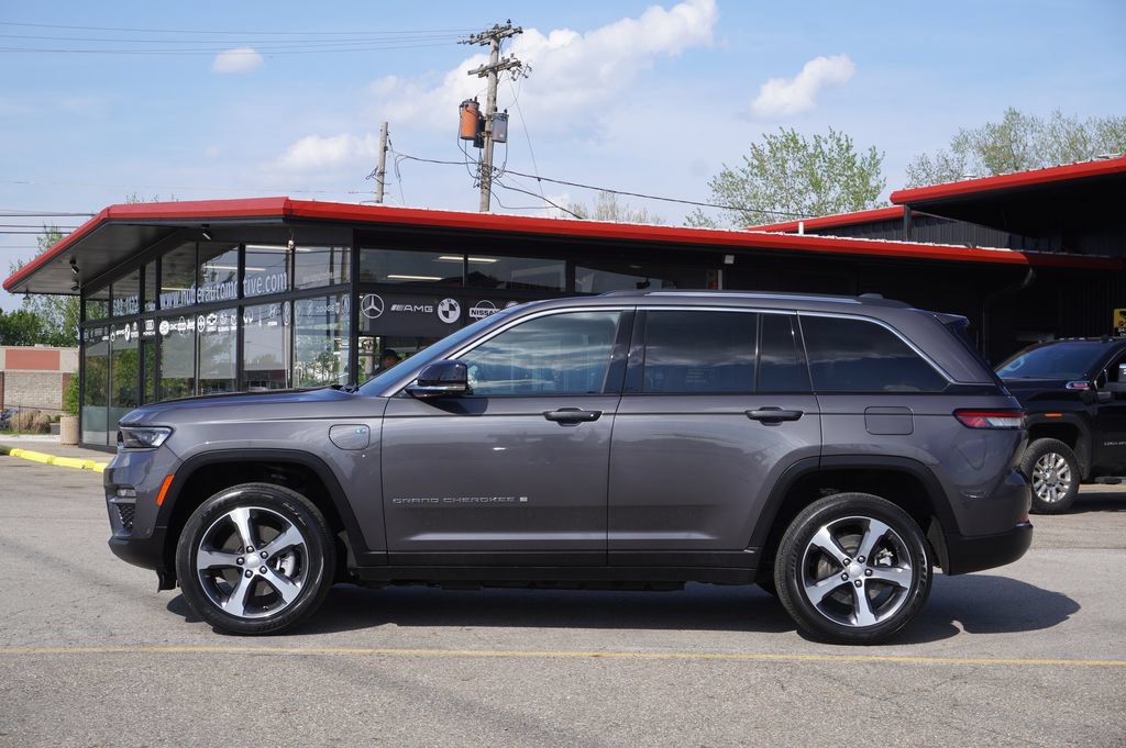 Used 2022 Jeep Grand Cherokee Limited 4xe w/ Luxury Tech Group II AWD/4WD image 4