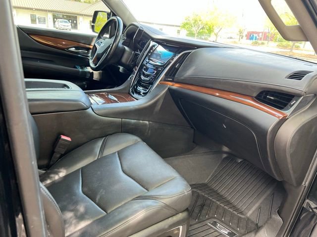 Used 2018 Cadillac Escalade Luxury AWD/4WD image 21