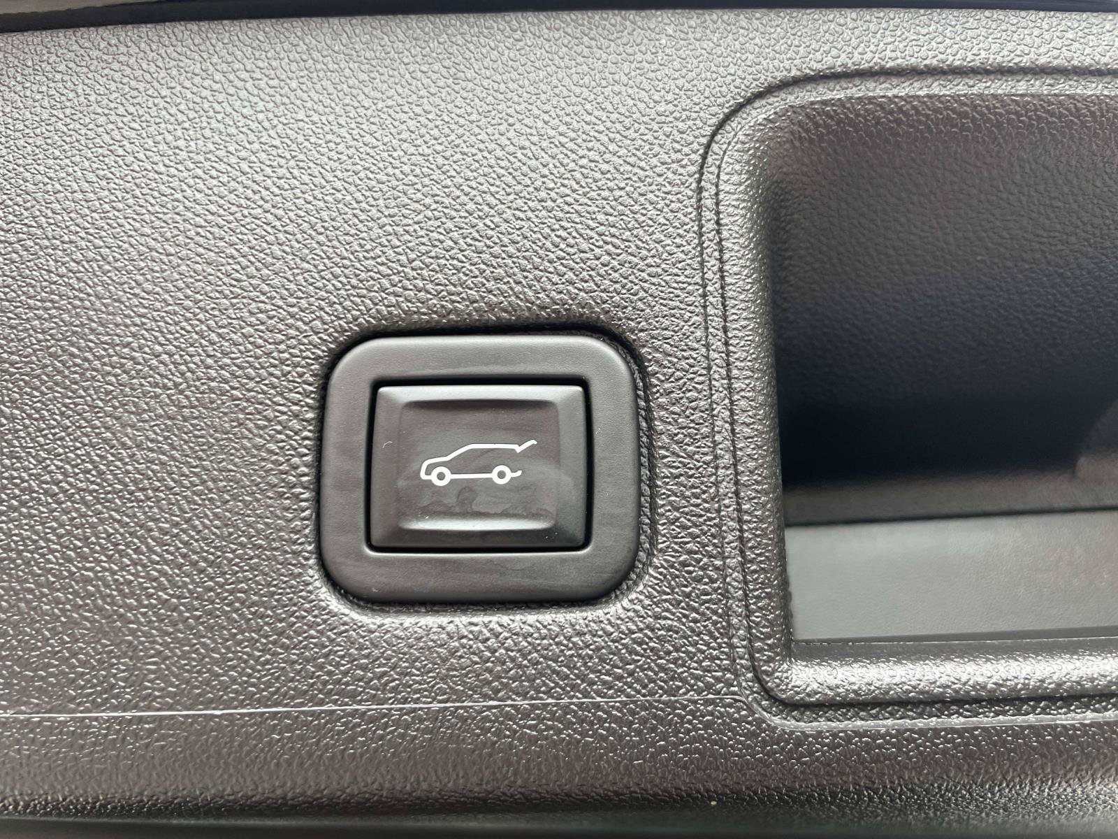 Certified 2023 GMC Terrain Denali w/ Black Diamond Edition AWD/4WD image 19