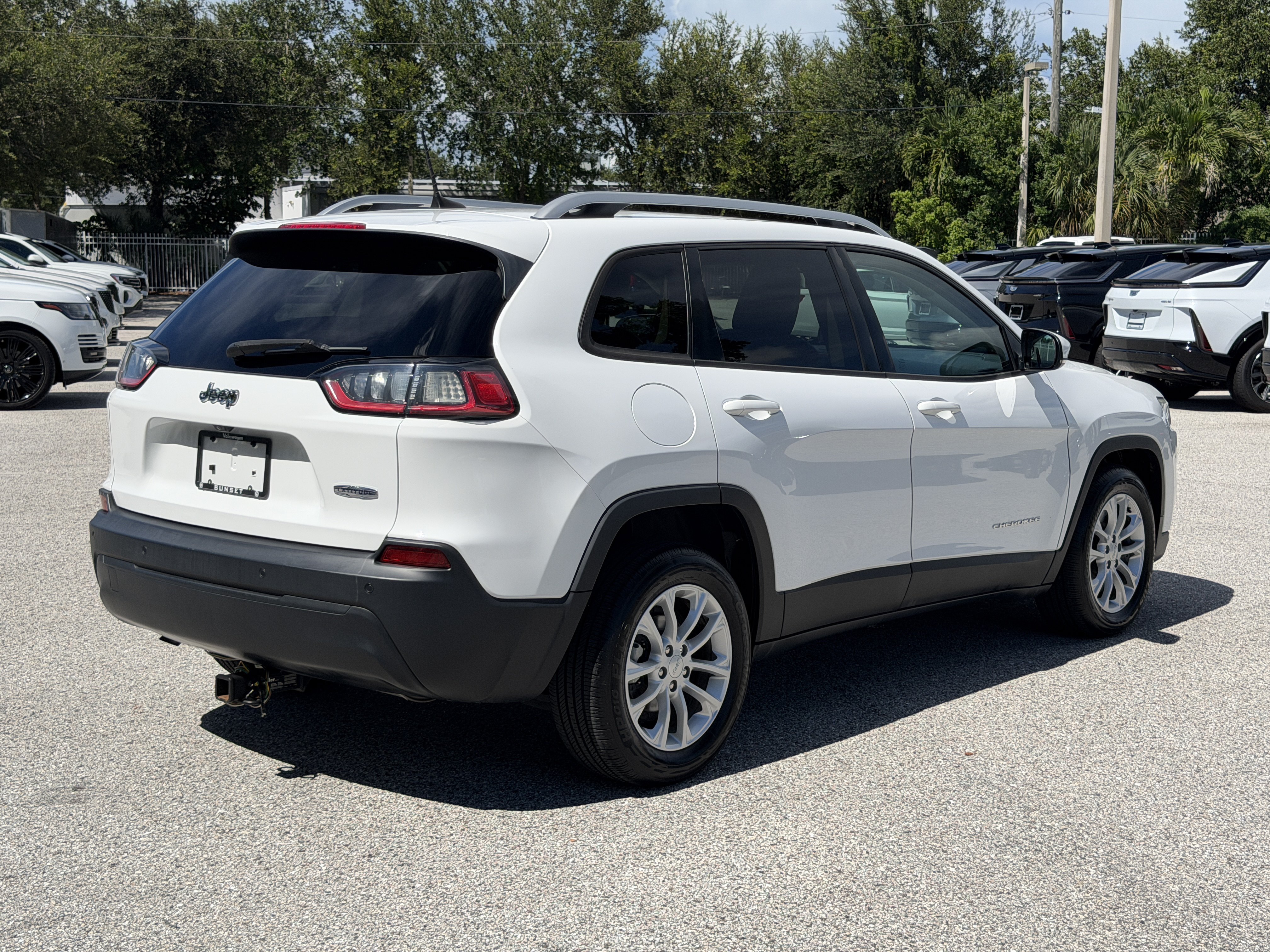 Used 2020 Jeep Cherokee Latitude FWD image 7