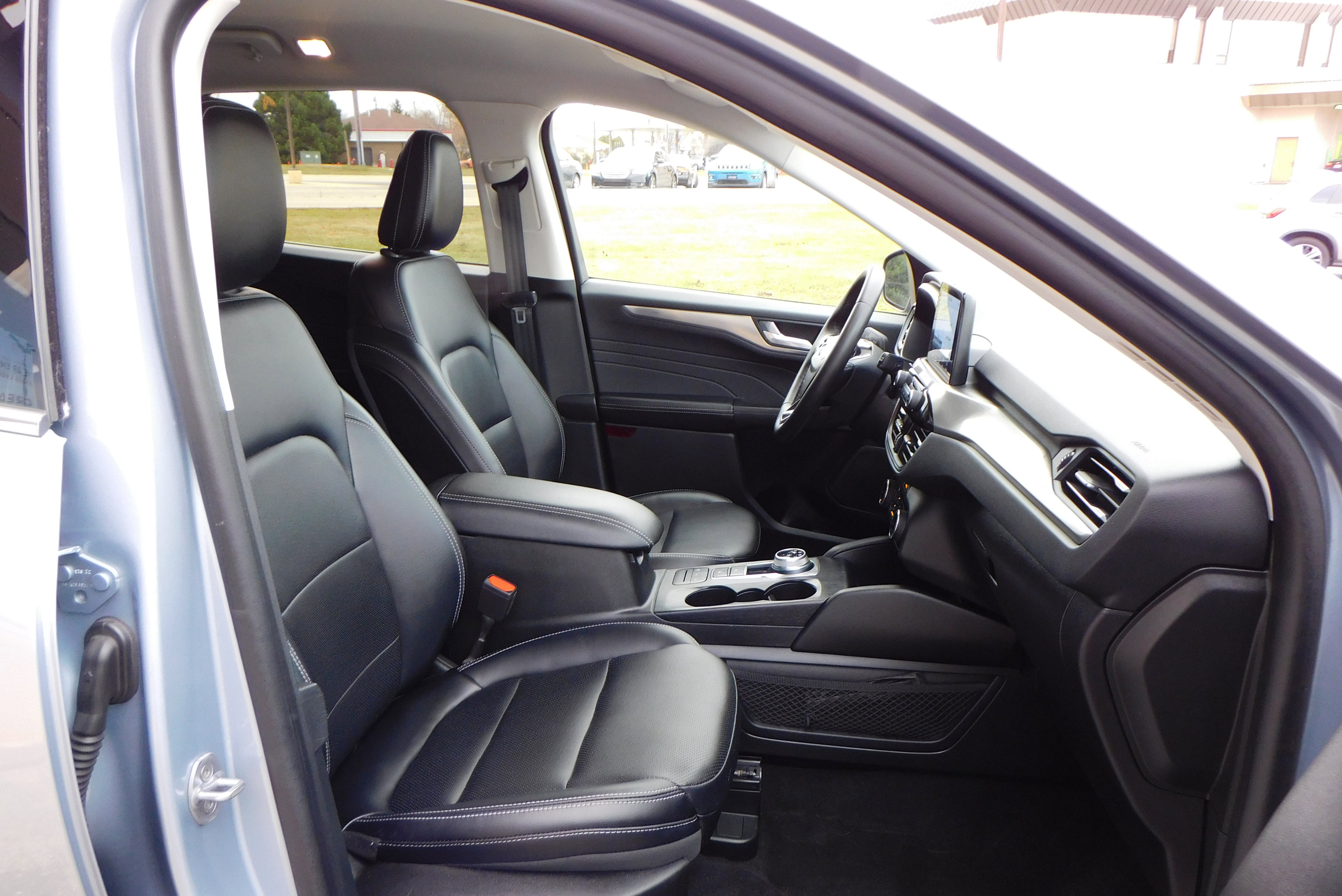 Used 2022 Ford Escape Titanium image 29