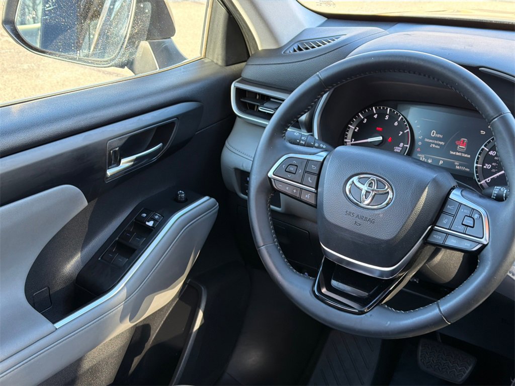 Used 2020 Toyota Highlander XLE image 22