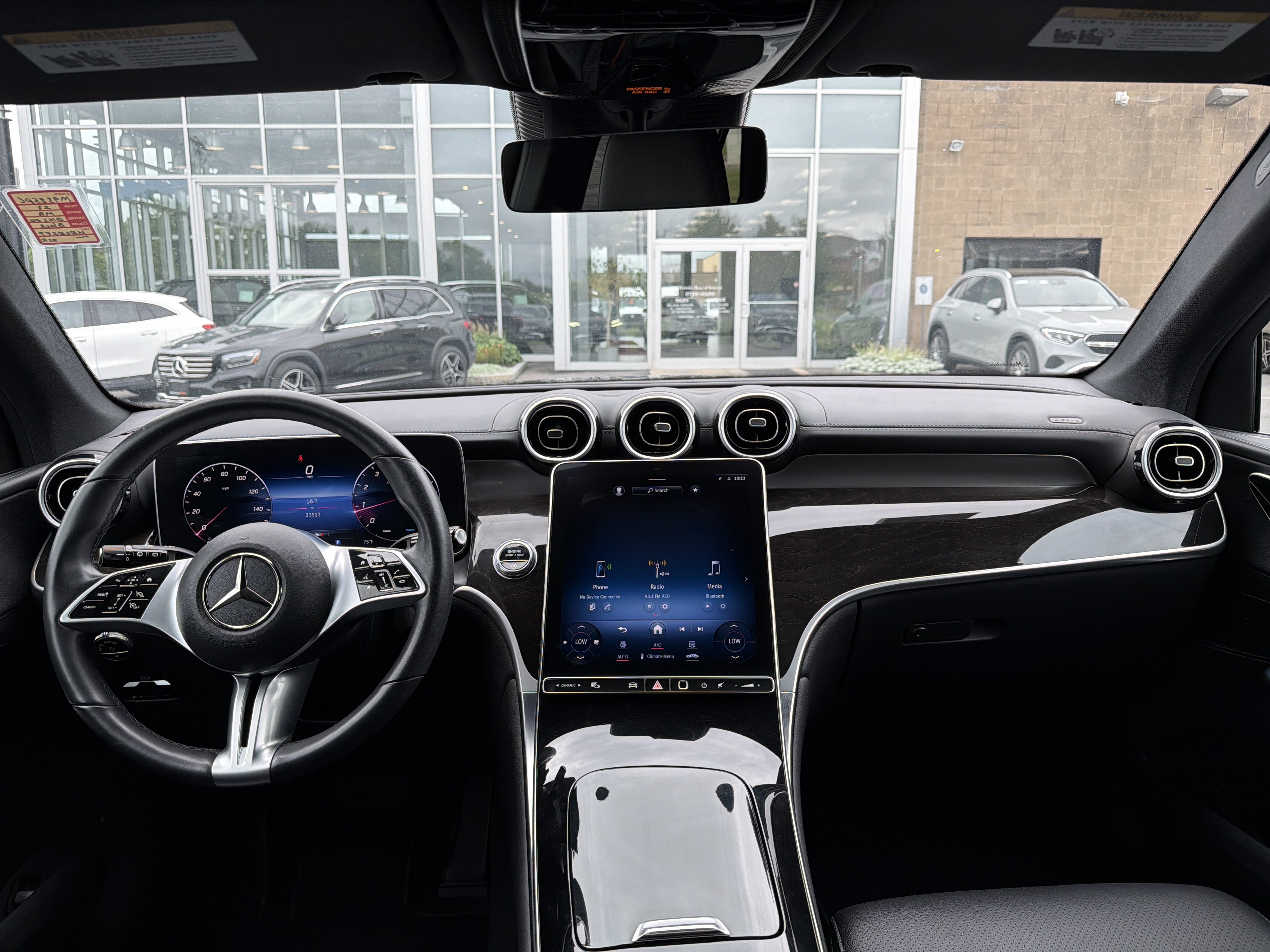 Used 2023 Mercedes-Benz GLC 300 4MATIC image 11