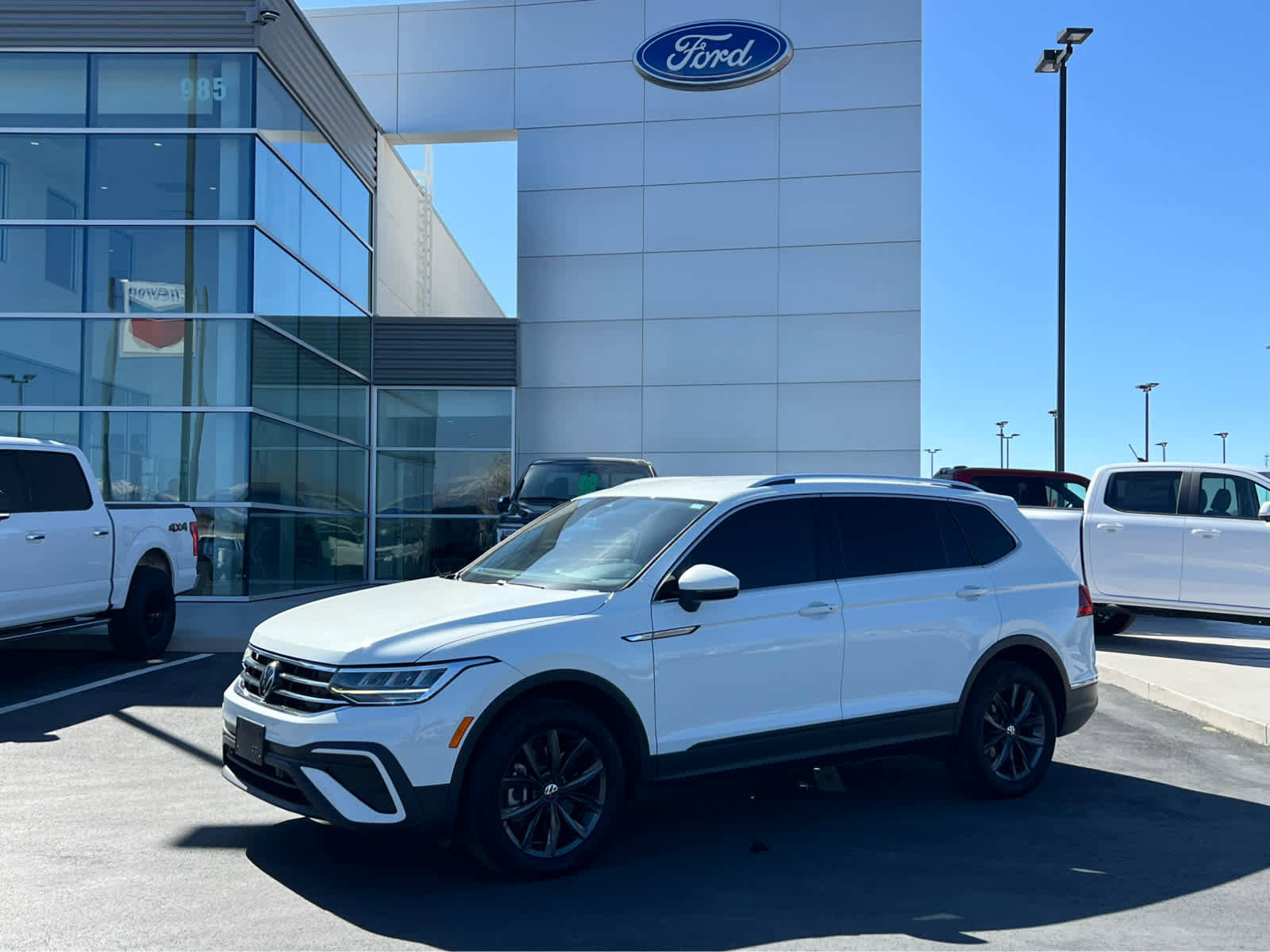 Used 2022 Volkswagen Tiguan SE image 1