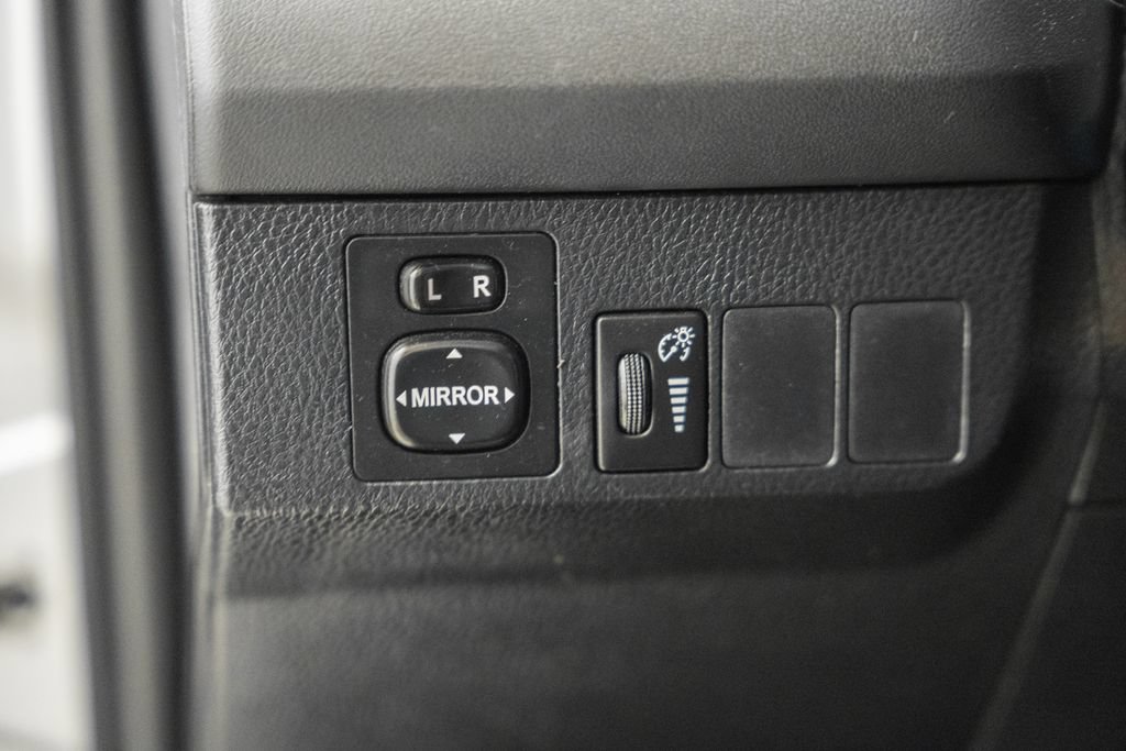 Used 2016 Toyota RAV4 LE AWD/4WD image 29