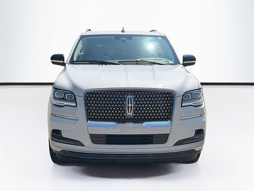 Used 2023 Lincoln Navigator Reserve AWD/4WD image 2