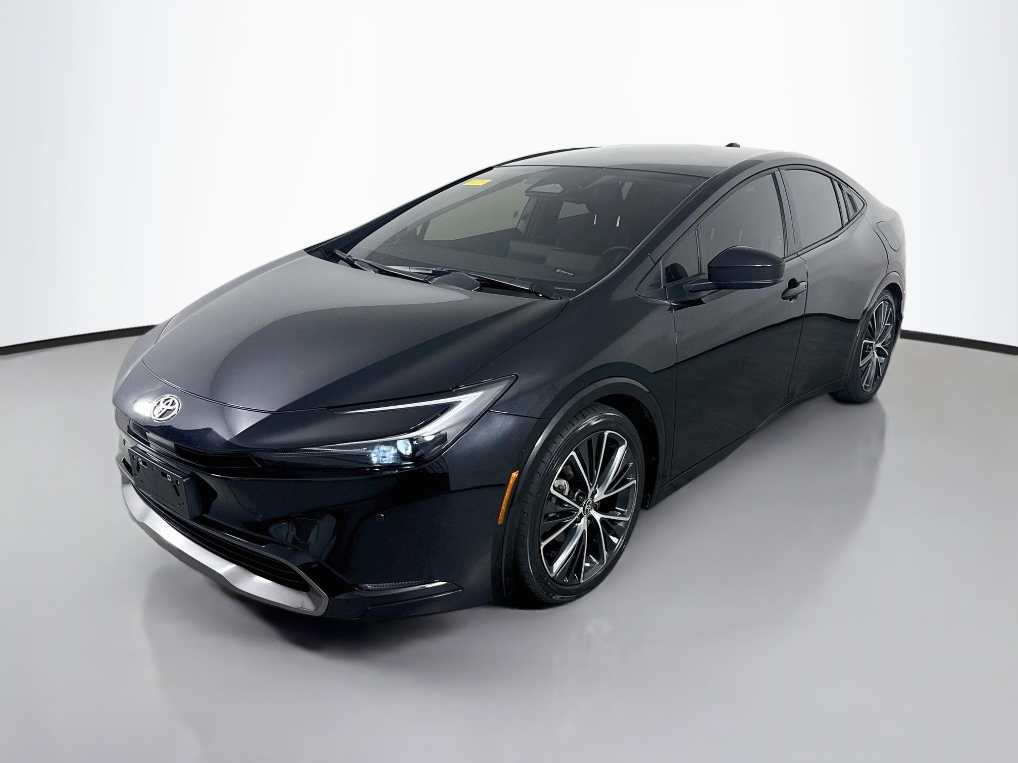 Used 2024 Toyota Prius Limited w/ Limited Premium Package FWD image 3