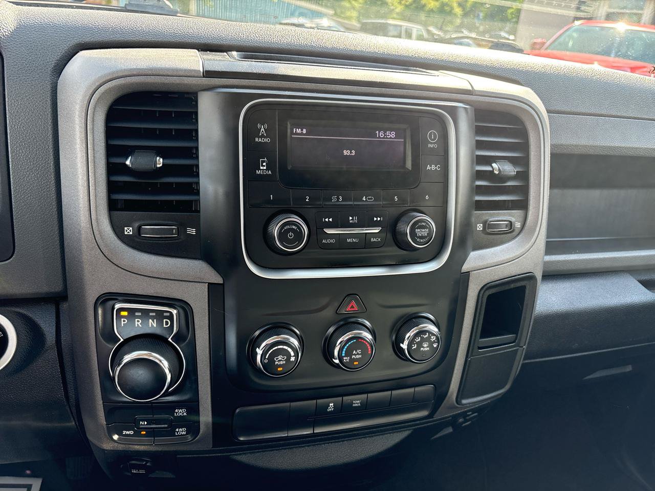 Used 2018 RAM 1500 Express AWD/4WD image 23