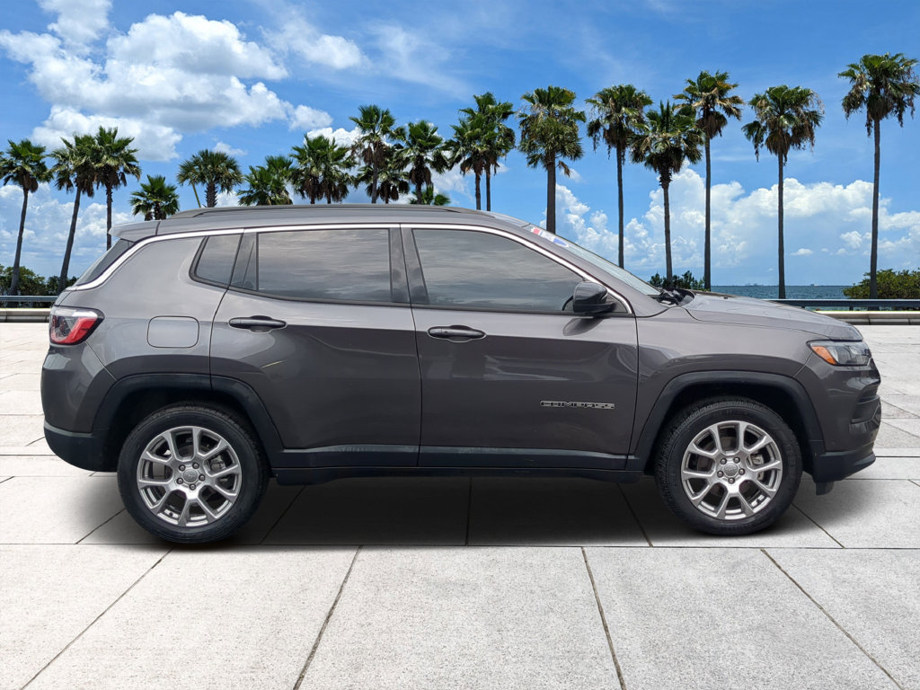 Used 2022 Jeep Compass Latitude AWD/4WD image 6