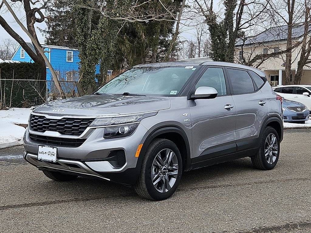 Certified 2022 Kia Seltos LX image 3