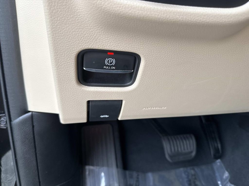 Used 2023 Jeep Grand Cherokee L Limited w/ Luxury Tech Group II image 45