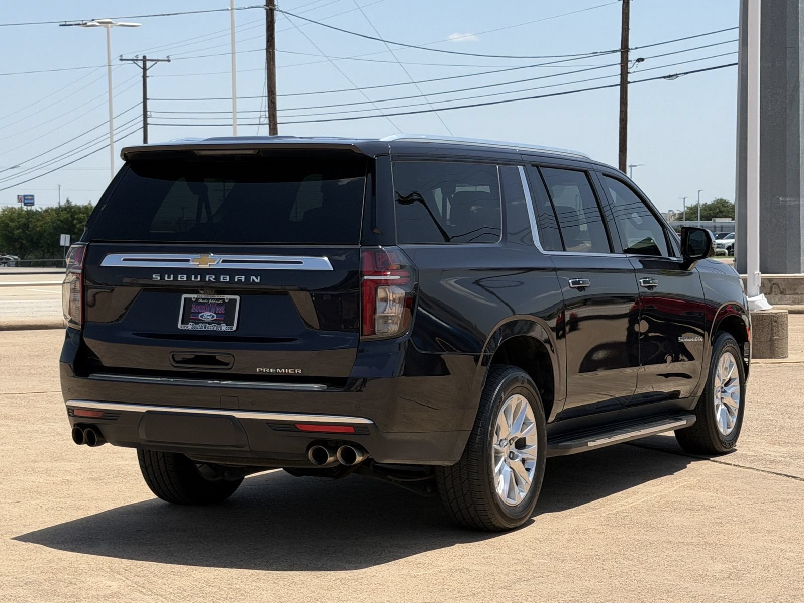 Used 2023 Chevrolet Suburban Premier RWD image 4