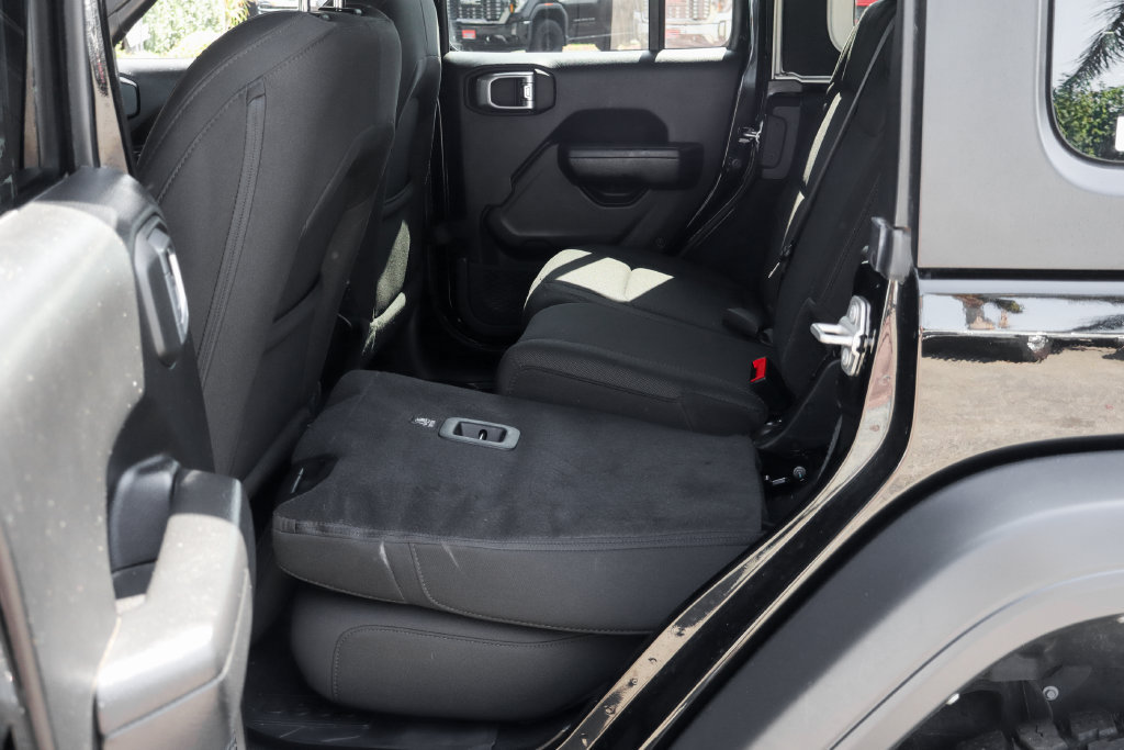 Used 2023 Jeep Wrangler Unlimited Sport AWD/4WD image 46