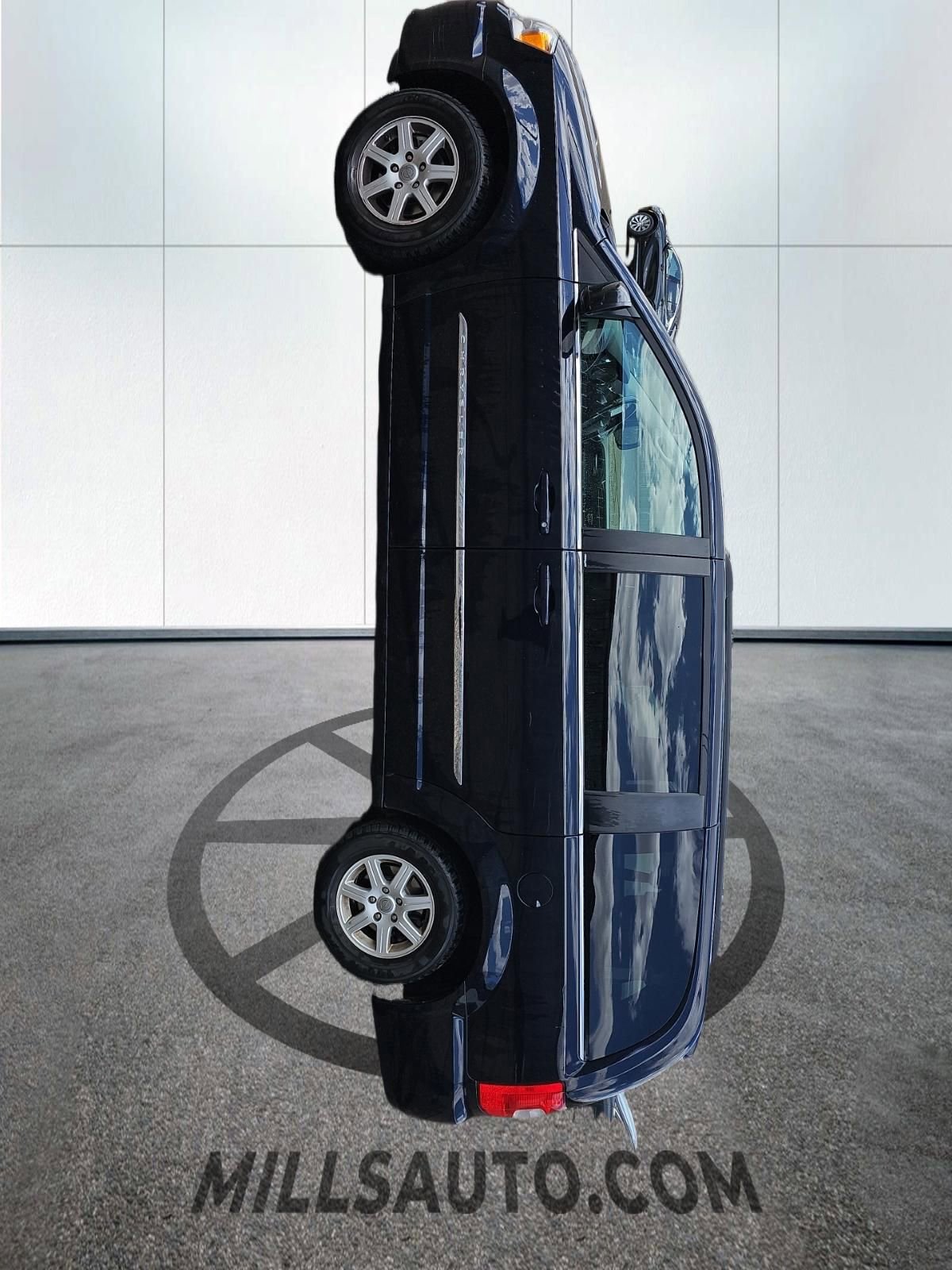 Used 2011 Chrysler Town & Country Touring FWD image 9