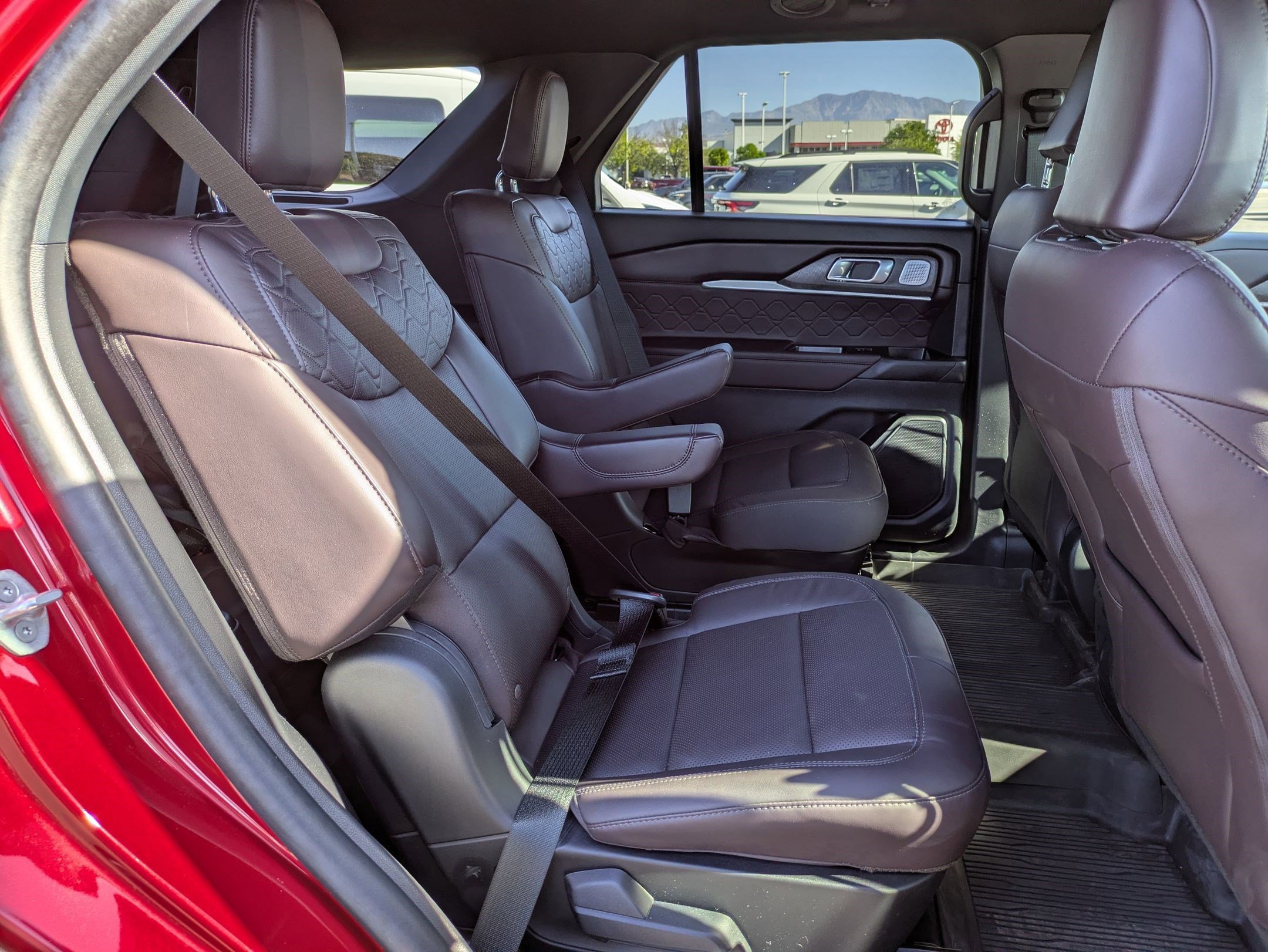 Used 2025 Ford Explorer Platinum w/ Ultimate Package image 33