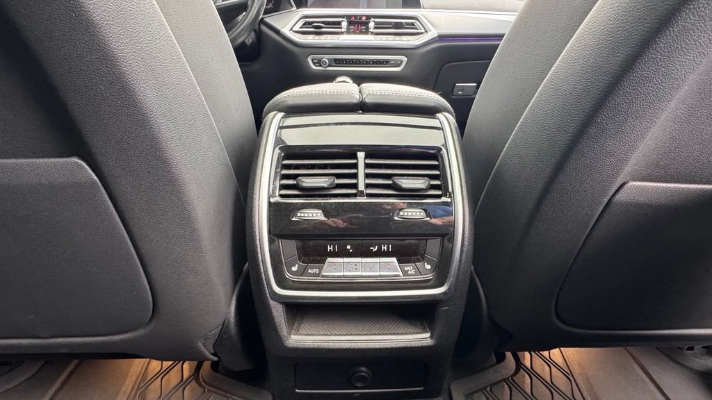 Used 2022 BMW X5 xDrive40i w/ M Sport Package AWD/4WD image 12