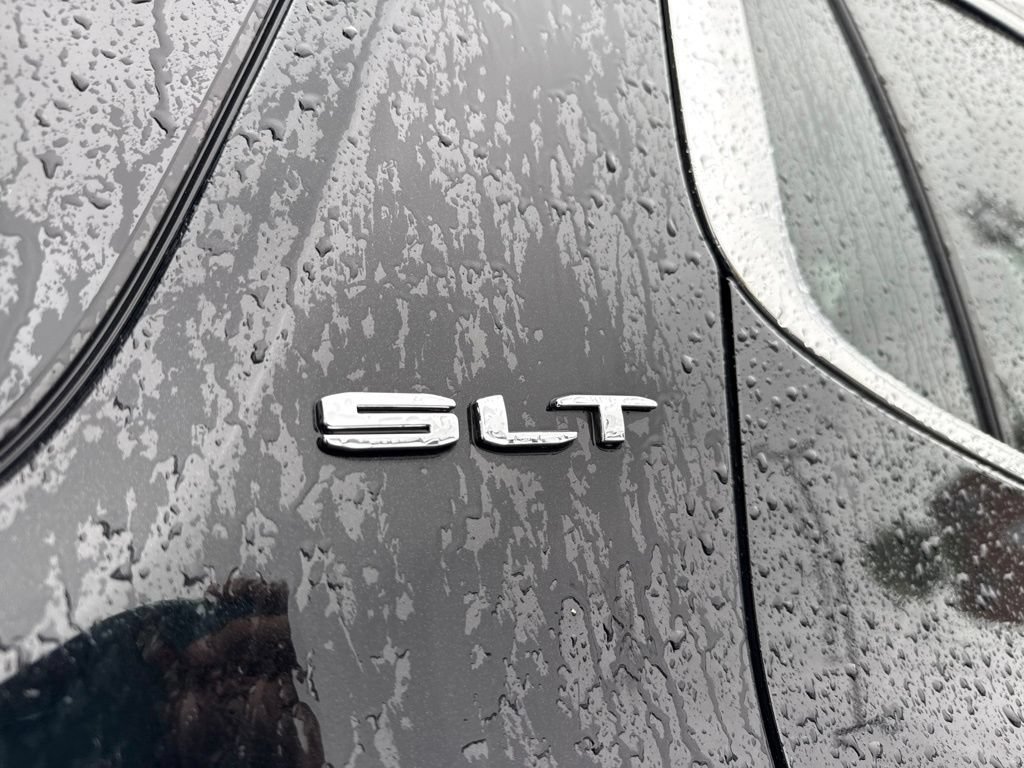 Used 2023 GMC Acadia SLT AWD/4WD image 10