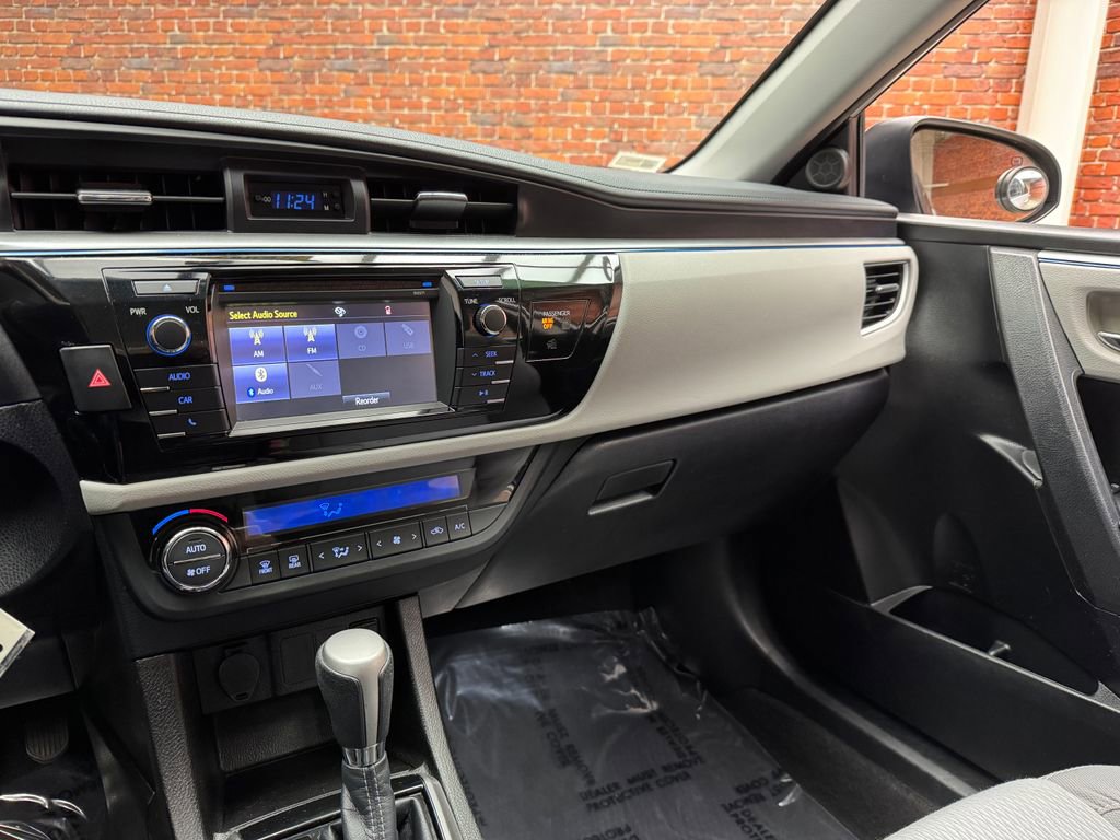 Used 2016 Toyota Corolla LE image 17
